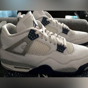 Men’s Jordan 4s midnight navy Size 12